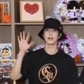这个像素小邱的小脸能被小鼠爪盖住🥺 