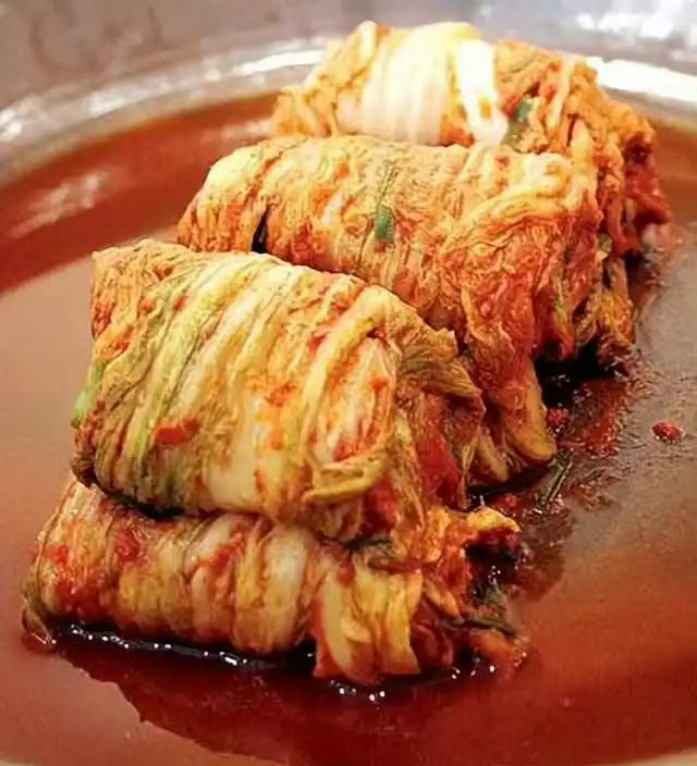 韩国人吃泡菜量大降泡菜风靡全球出圈，本土消费量却持续走低。14年间韩国一整天不吃