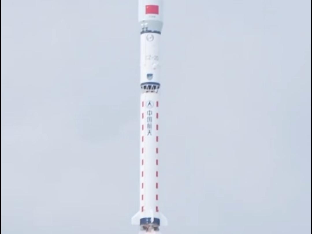 我国在西昌卫星发射中心成功发射！
 4月24日14时35分，正值第十一个中国航天