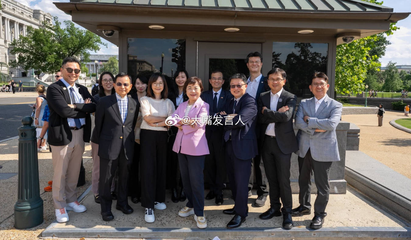 韩锅鱼很机灵，在游客出现比较多的地方，自己就不拍照了，自己多在有米国政客出现的地