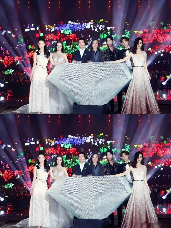 2019年的星光大赏才是真正的顶流星光云集，封神名场面，不可复制的明星同框瞬间。