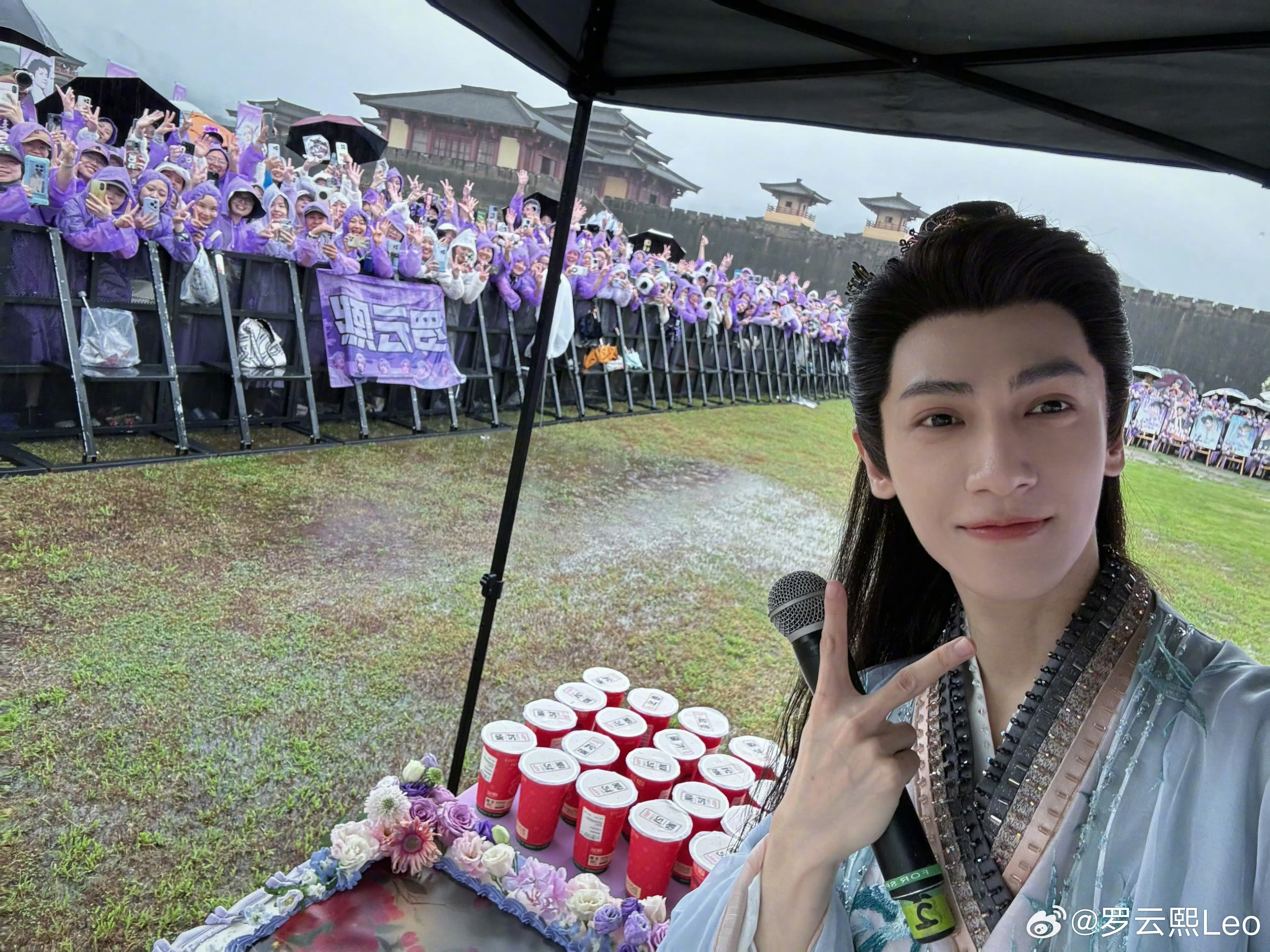 纪念一下去年今日和家夫罗云熙的第一张古装自拍合影🥰🥰🥰 