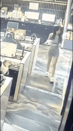 这女的要是给我送，高低我得给她加个微信[捂脸]