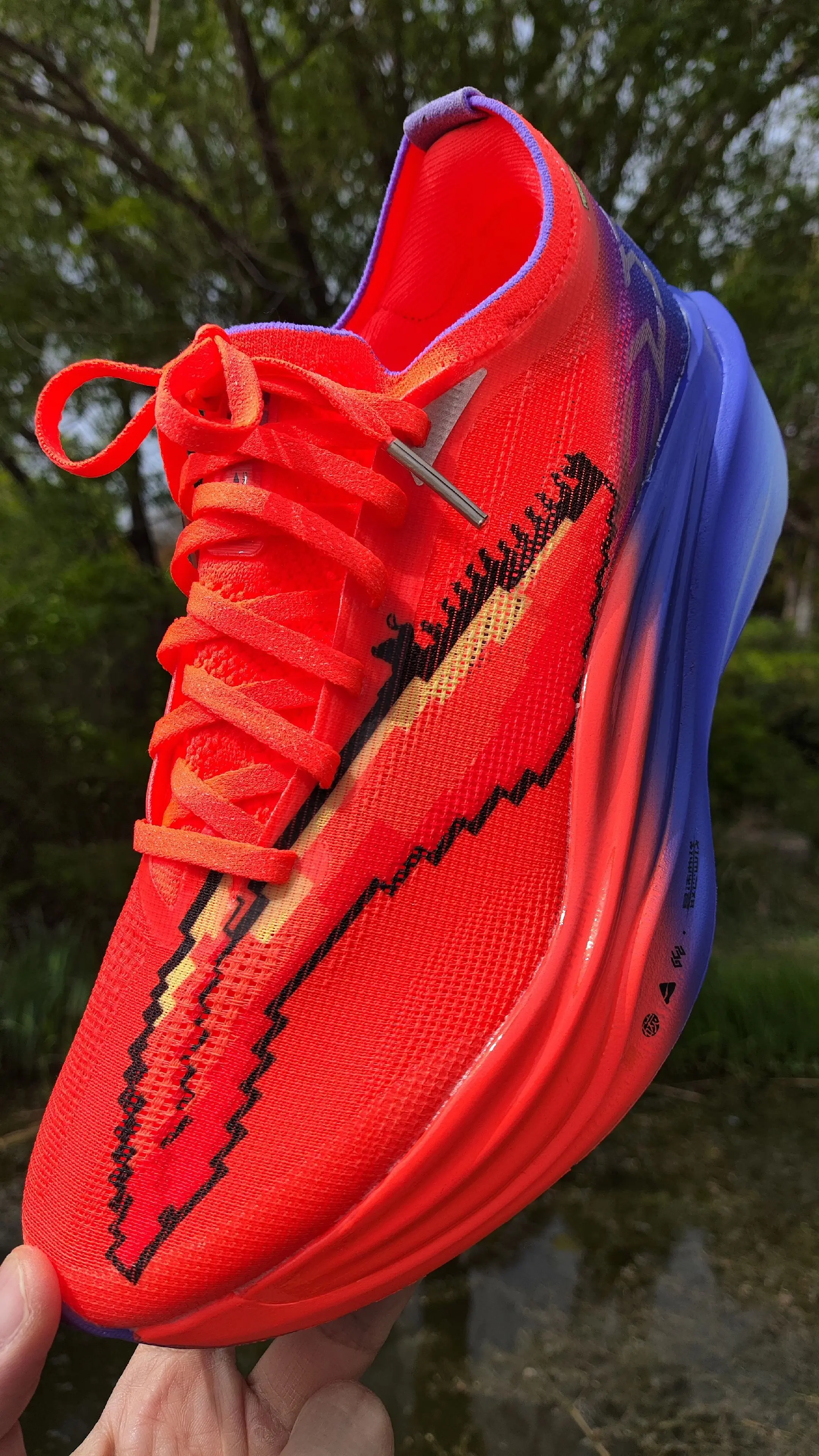 飞电6E【北京配色】开箱。喜欢吗？LN x 故宫联名款跑鞋，飞电6el...