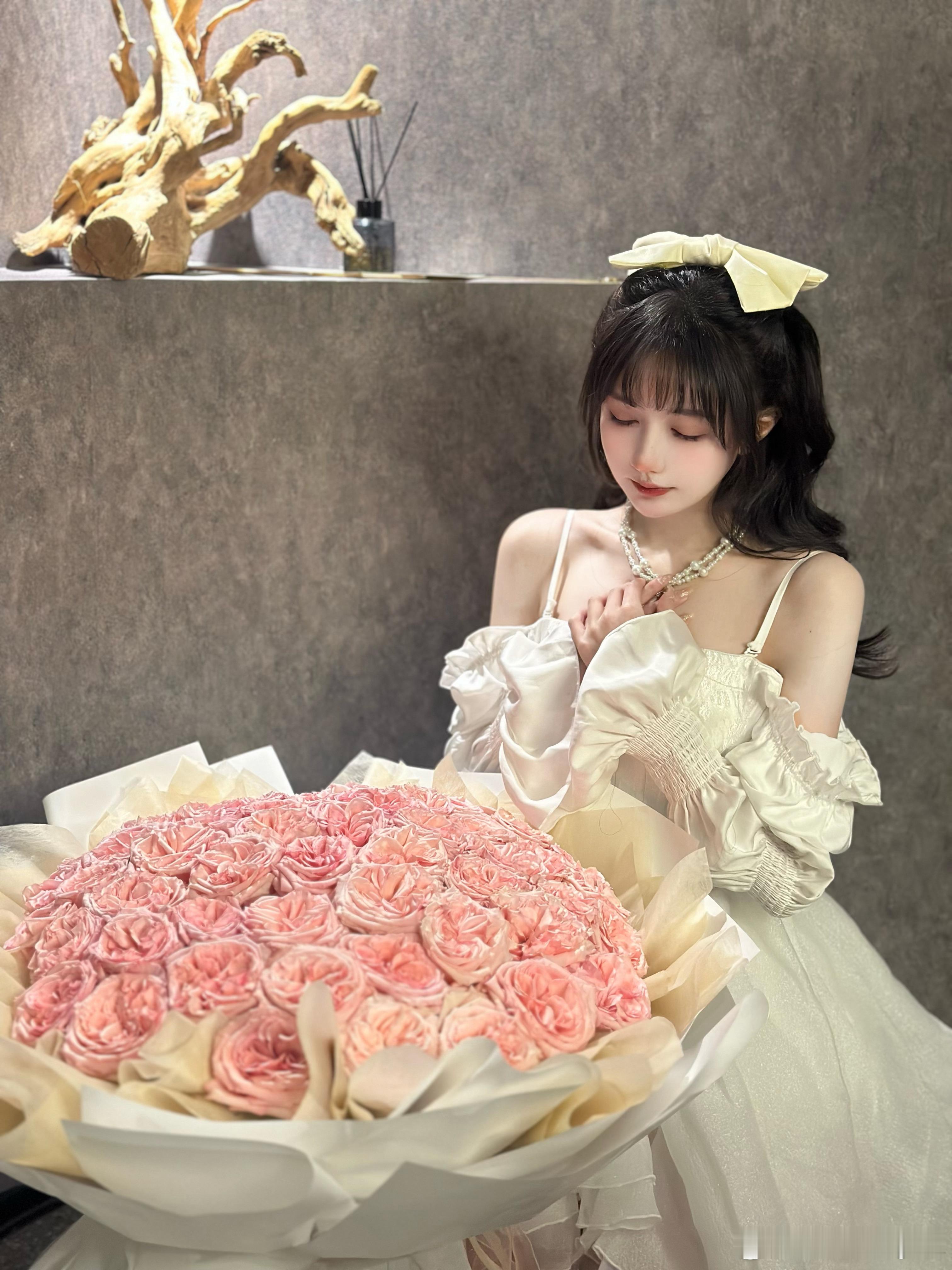 是被爱围绕的又一岁♥️🎂#高赫Regina[超话]# ​​​