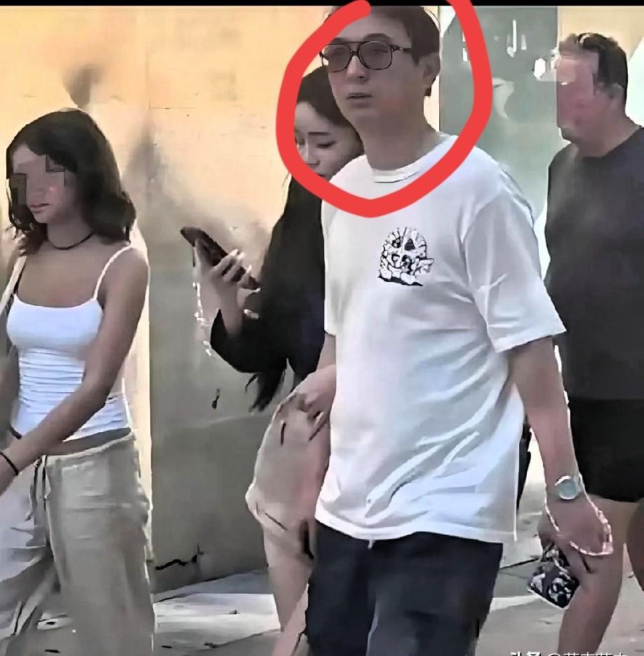 五十三万。
就为了要个微信。
听着玄乎吧？
黄一鸣那事儿，真把这数字，一笔一笔掰