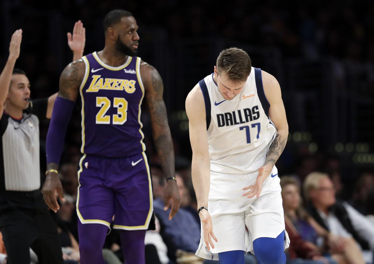 NBA奇妙数据：职业生涯前500场比赛得分+篮板+助攻总数前3名为：
     