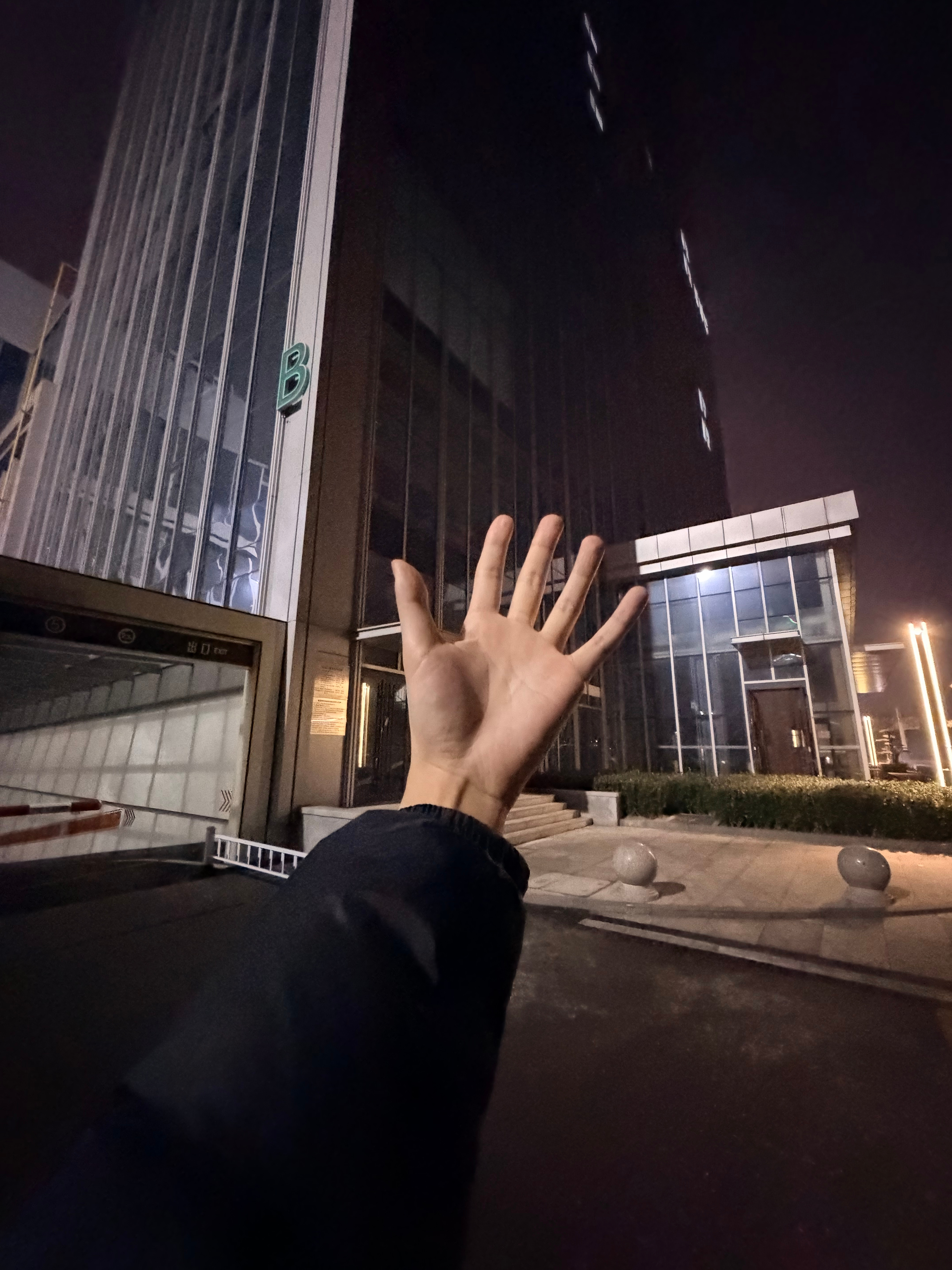 今天雾好大啊！伸手不见五指 青岛