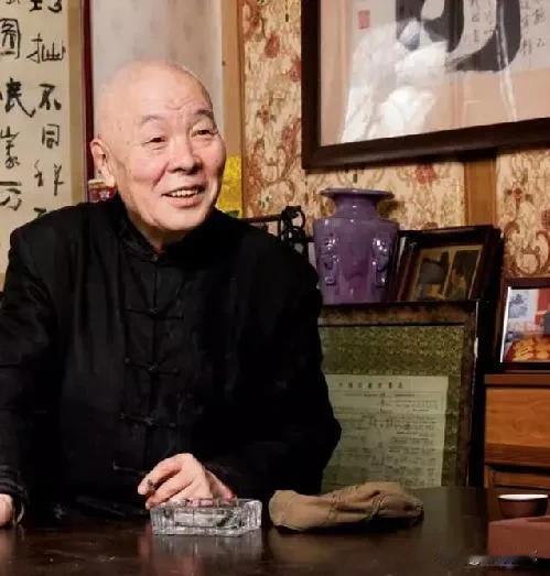 相声演员，李增瑞说，一般情况下相声演员在台上分为捧哏和逗哏，其实我们开始学相声的