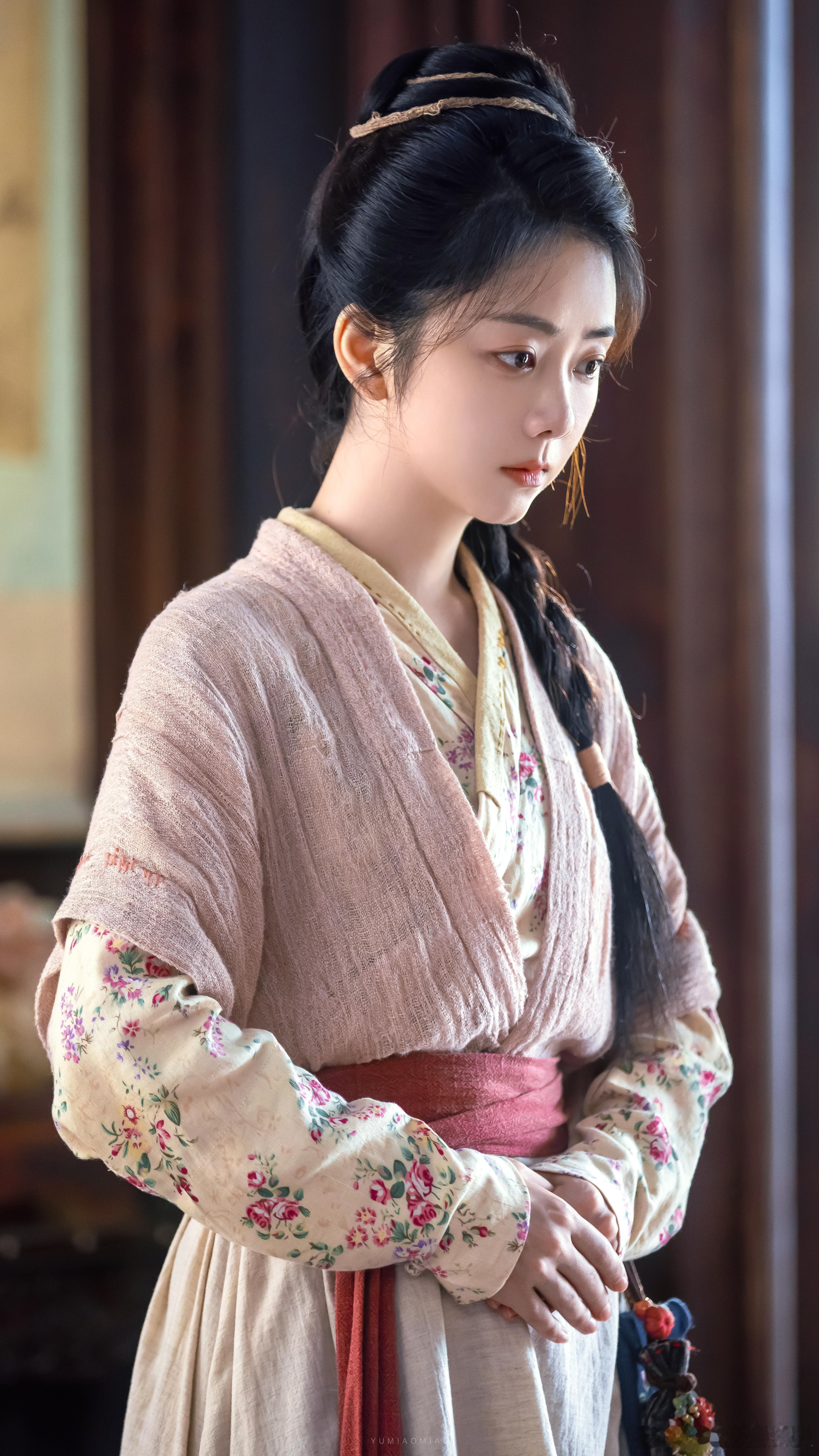 谭松韵上一秒嫡女下一秒婢女 预告里的片段就足够抓人，贵女跌落泥潭却没有被命运打垮