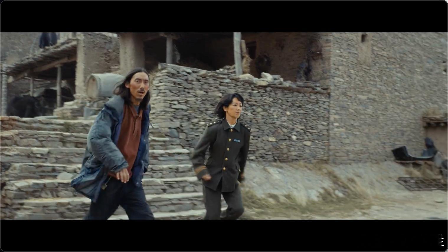 生命树震撼电视剧生命树从没想象过无人区的交锋这么凶险！预告里巡山队和盗猎者的枪战