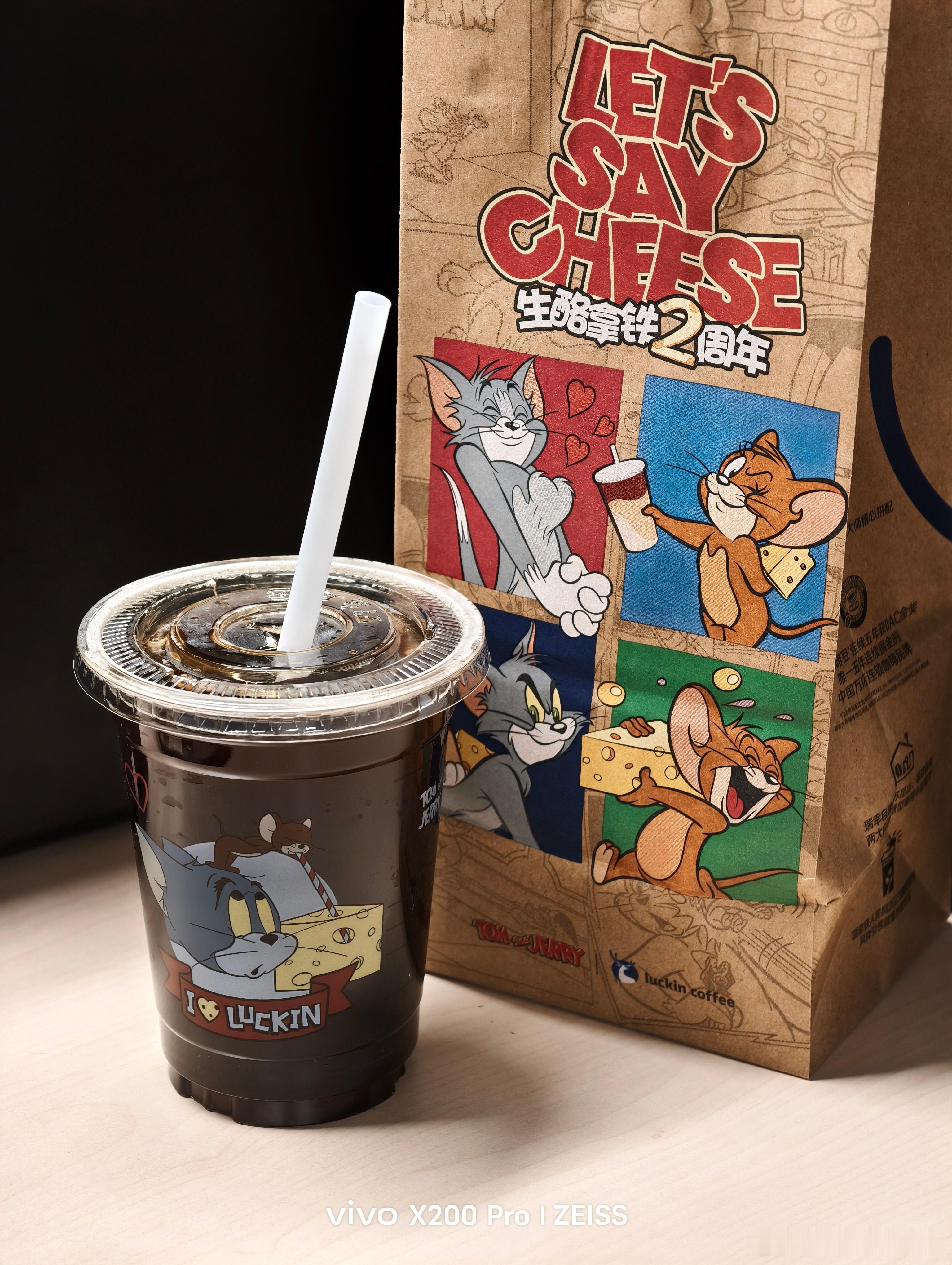 周五的下午来一杯猫和老鼠版加浓美式补充能量[全力以赴]  