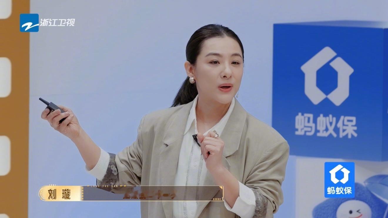 刘璇简历的含金牌量 刘璇的简历是行走的“金牌展览馆”吧！悉尼奥运会平衡木金牌、世