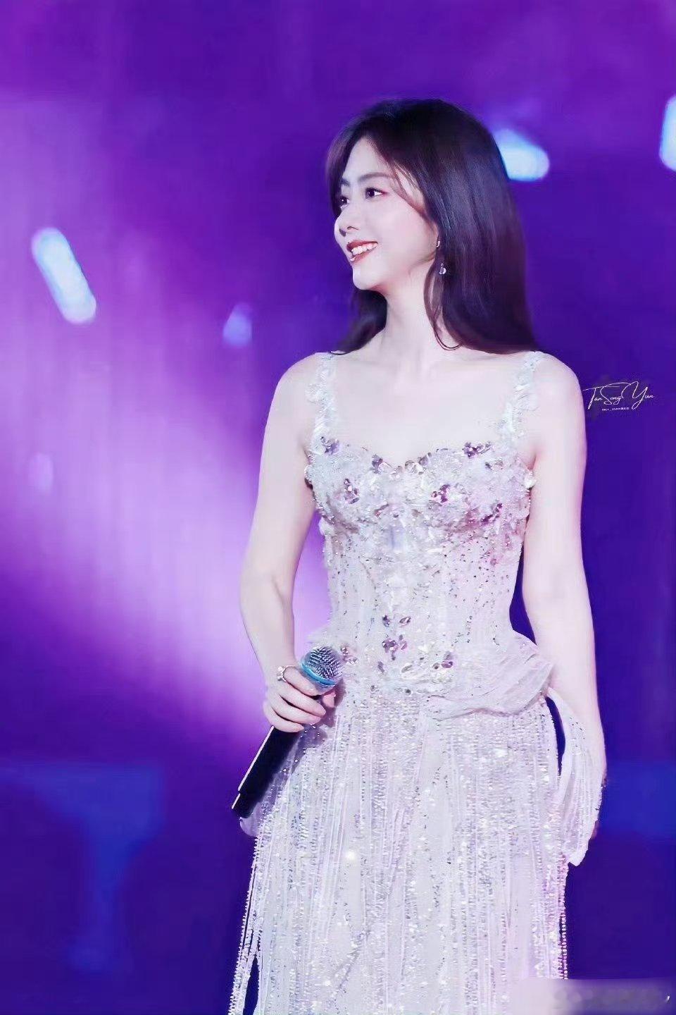 谭松韵状态 娃娃脸就是好哇，再过几年就可以本色出演天山童姥了 