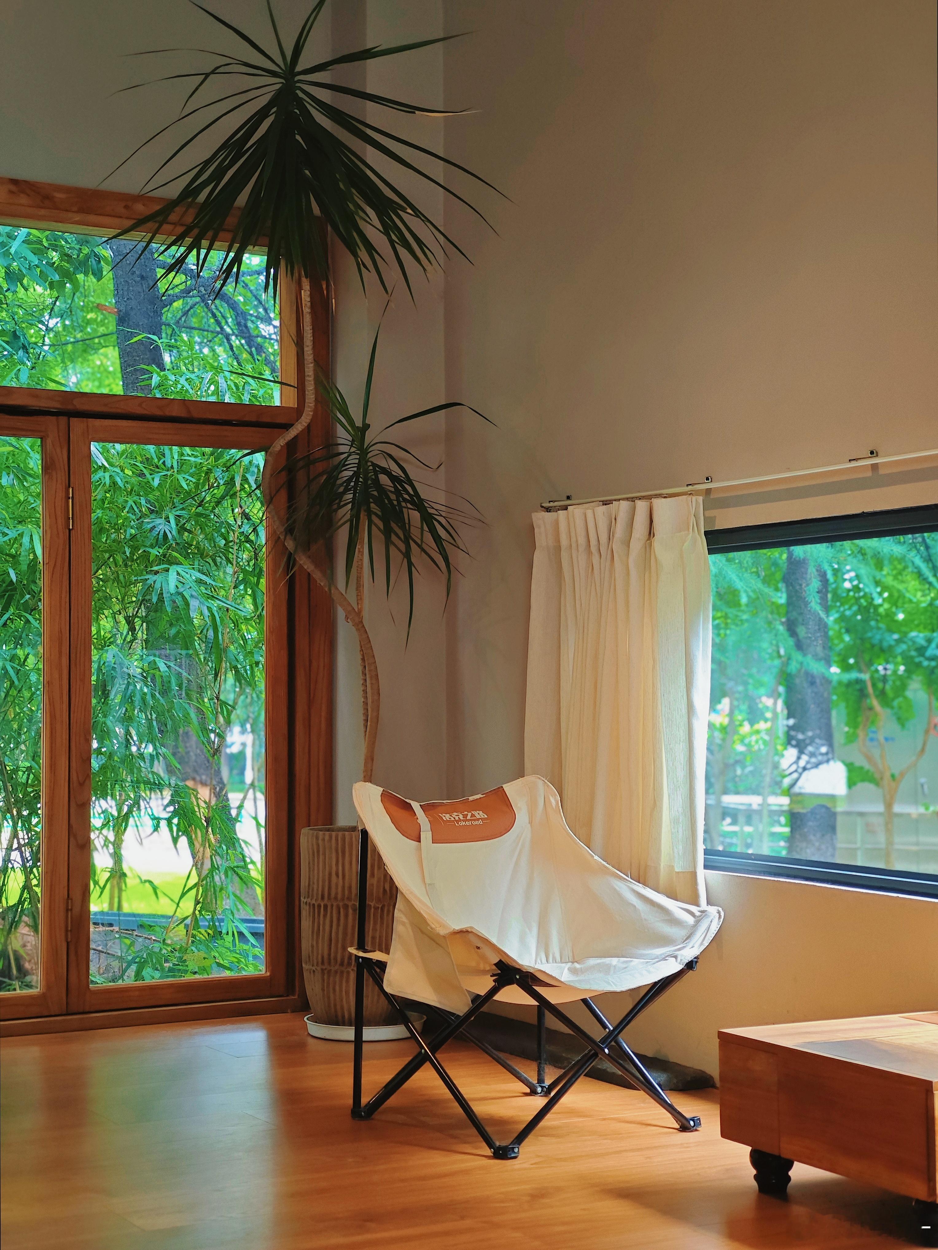 “在心里种花，人生才不会荒芜”这句话真的戳中了我！我们总是忙着追逐外界的认可，却