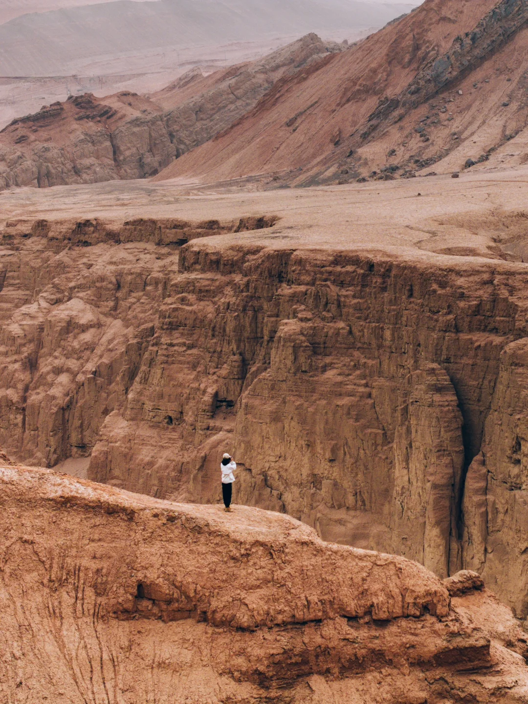自驾旅行遇见新疆第一春，穿越托克逊花海