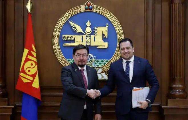 蒙古这回真是变了样，新总理一上台，就当着中国的面，把边境上几十年的老难题一股脑敲