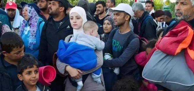 一个国家能蠢到什么地步？看看瑞典就懂了，三十年前，瑞典人均GDP高达3.2万美元