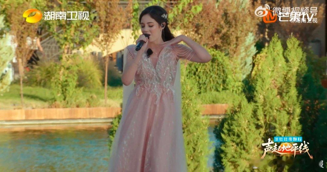 芒果音综19岁女歌手神仙颜值声起地平线芒果音综再放大招！《声起地平线》意大利19