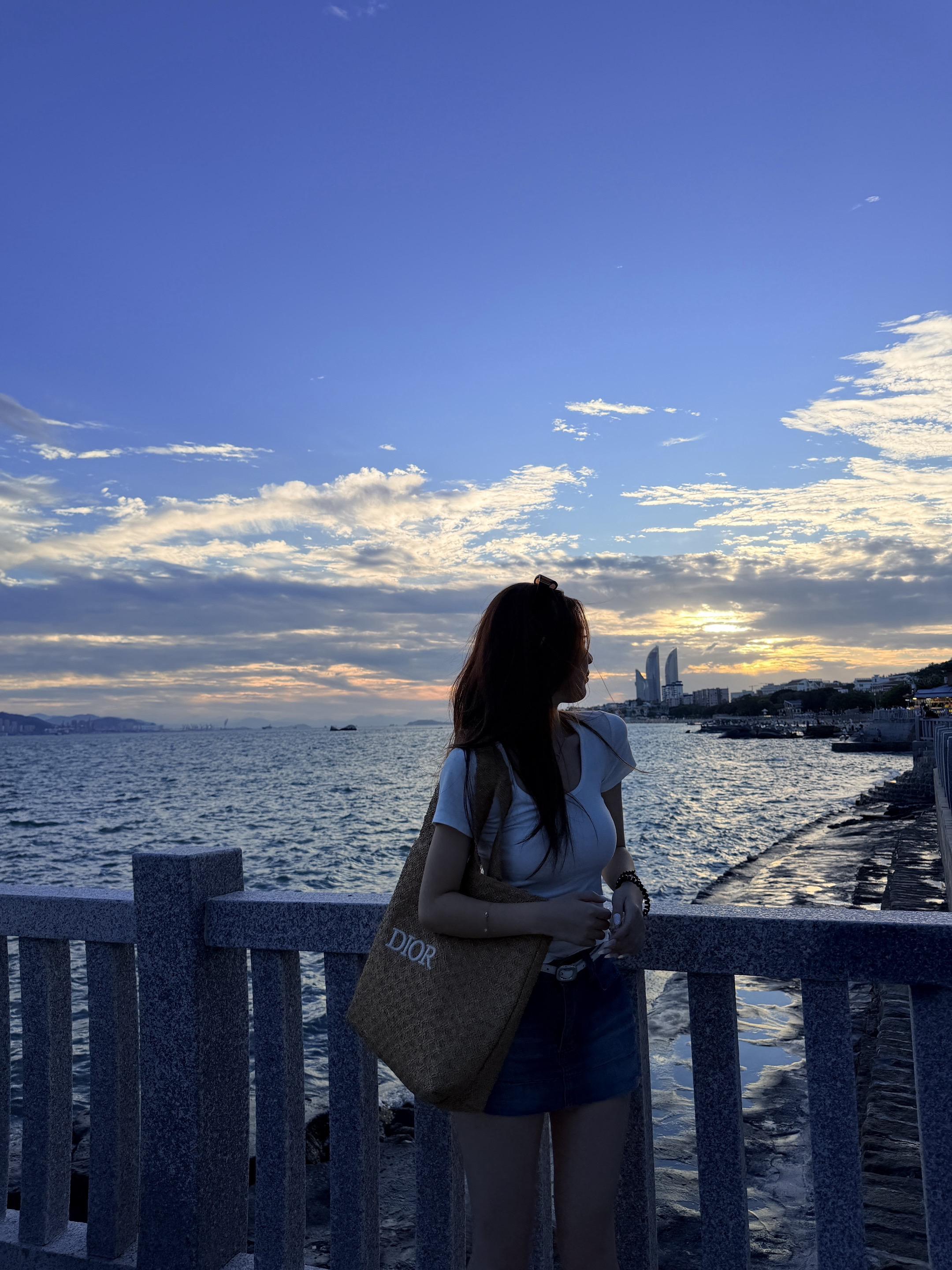 温柔懒懒的海风 吹到高高的山峰