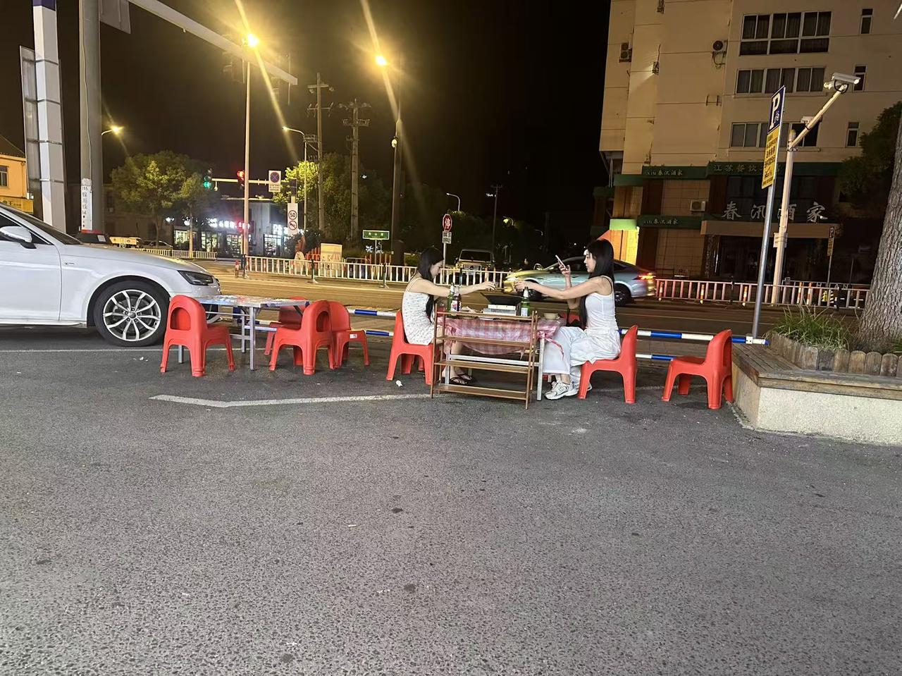雷胖火锅小聚，八仙过海整起城市夜生活日常 深夜撸串局 @劳资蜀道山☝️