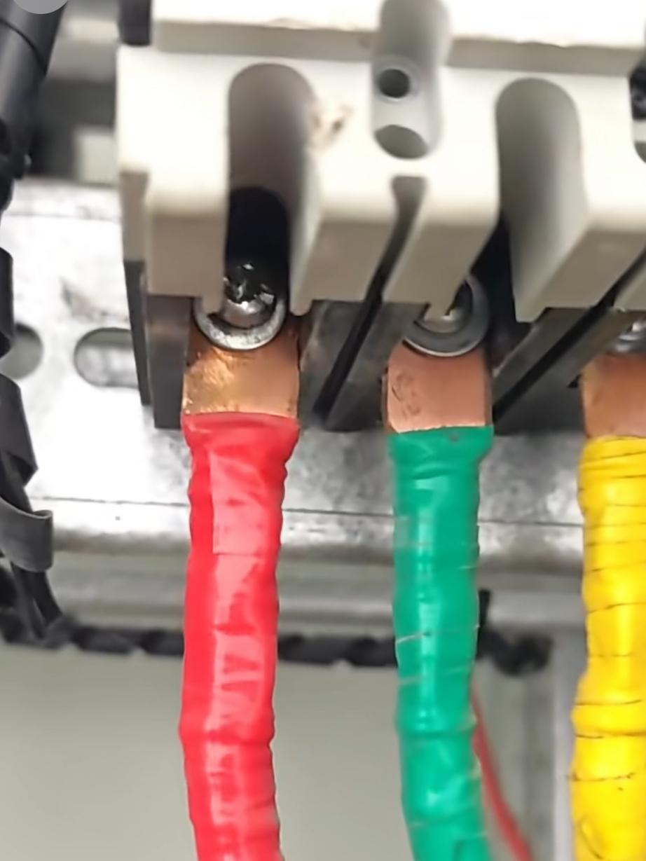 各位大佬，展现你实力的时候到了，遇到这种情况，你都是如何解决的？

线鼻子大了，