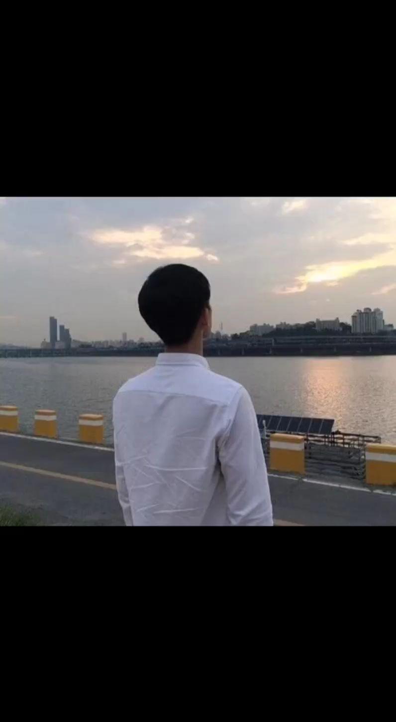 我们都在各自奔向不同的人生 好好生活慢慢相遇 人生就像一场旅行 虽然平...