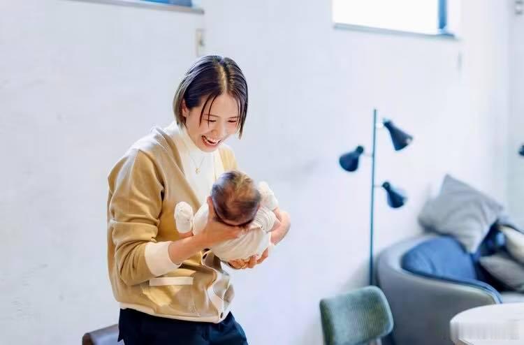 国际排坛动态日本女排古贺纱理那说孩子长得像西田有志……  并且在接受日媒采访时，
