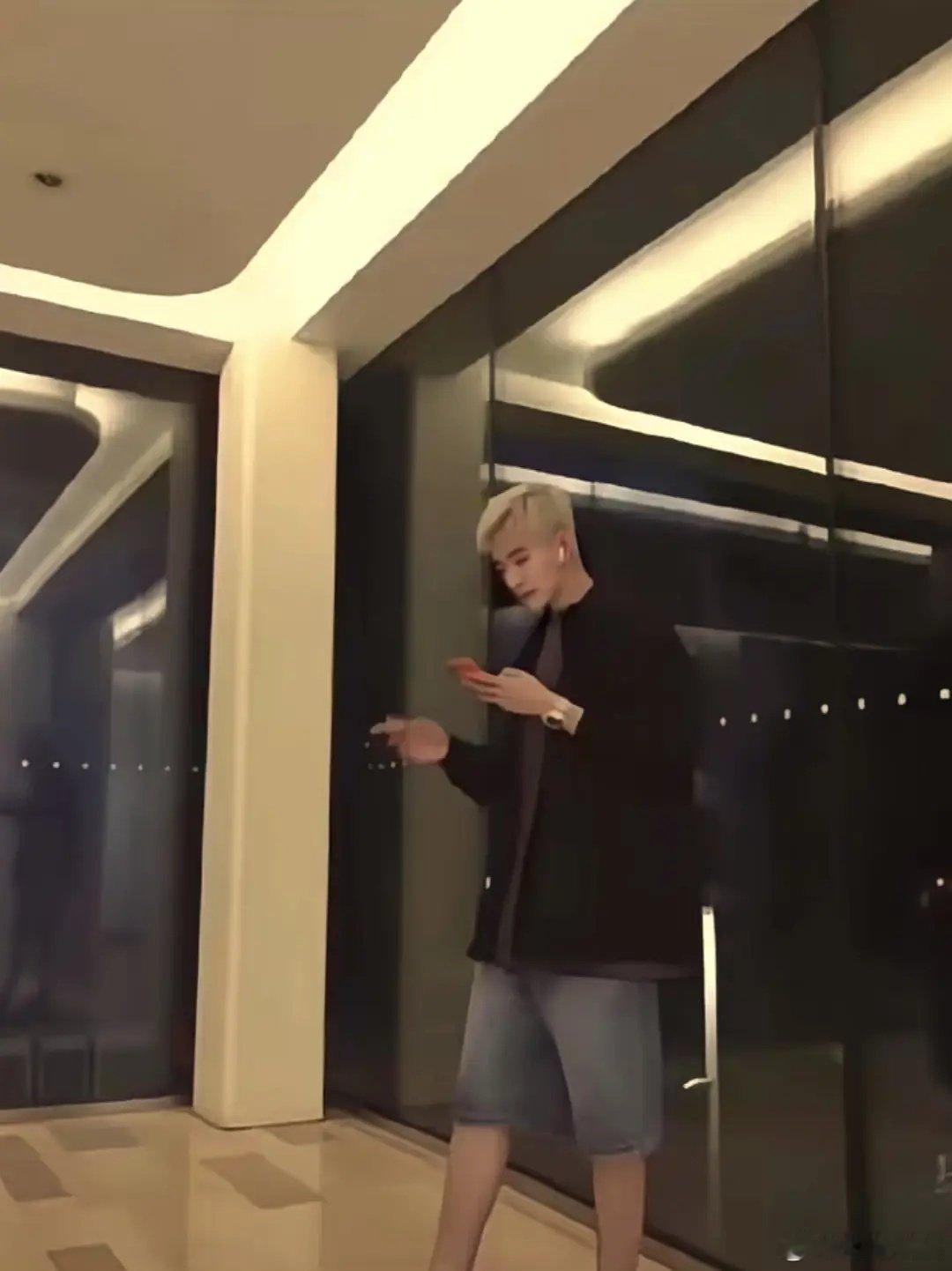 这是邓为吗？男大十八变啊[doge] ​​​