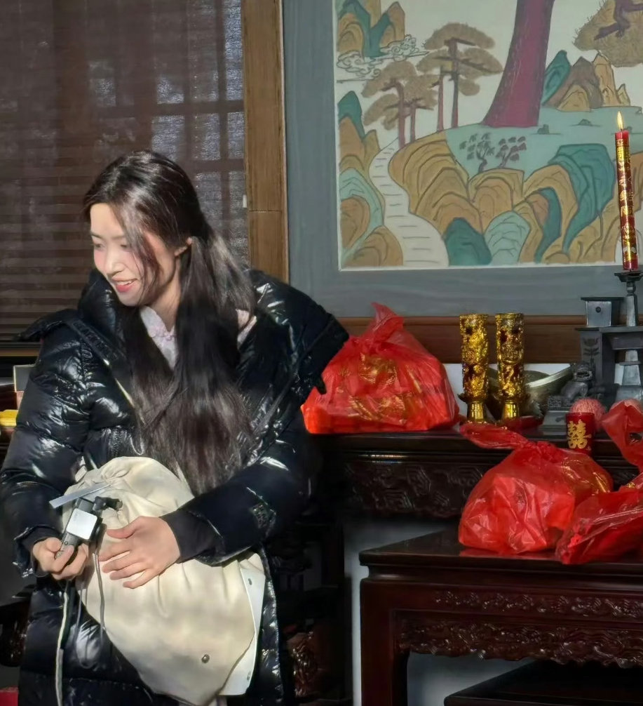 给朋友当伴娘～噜噜晓和朋友们的关系真的好好🥹女孩间特别美好的友谊🥰整理了一些