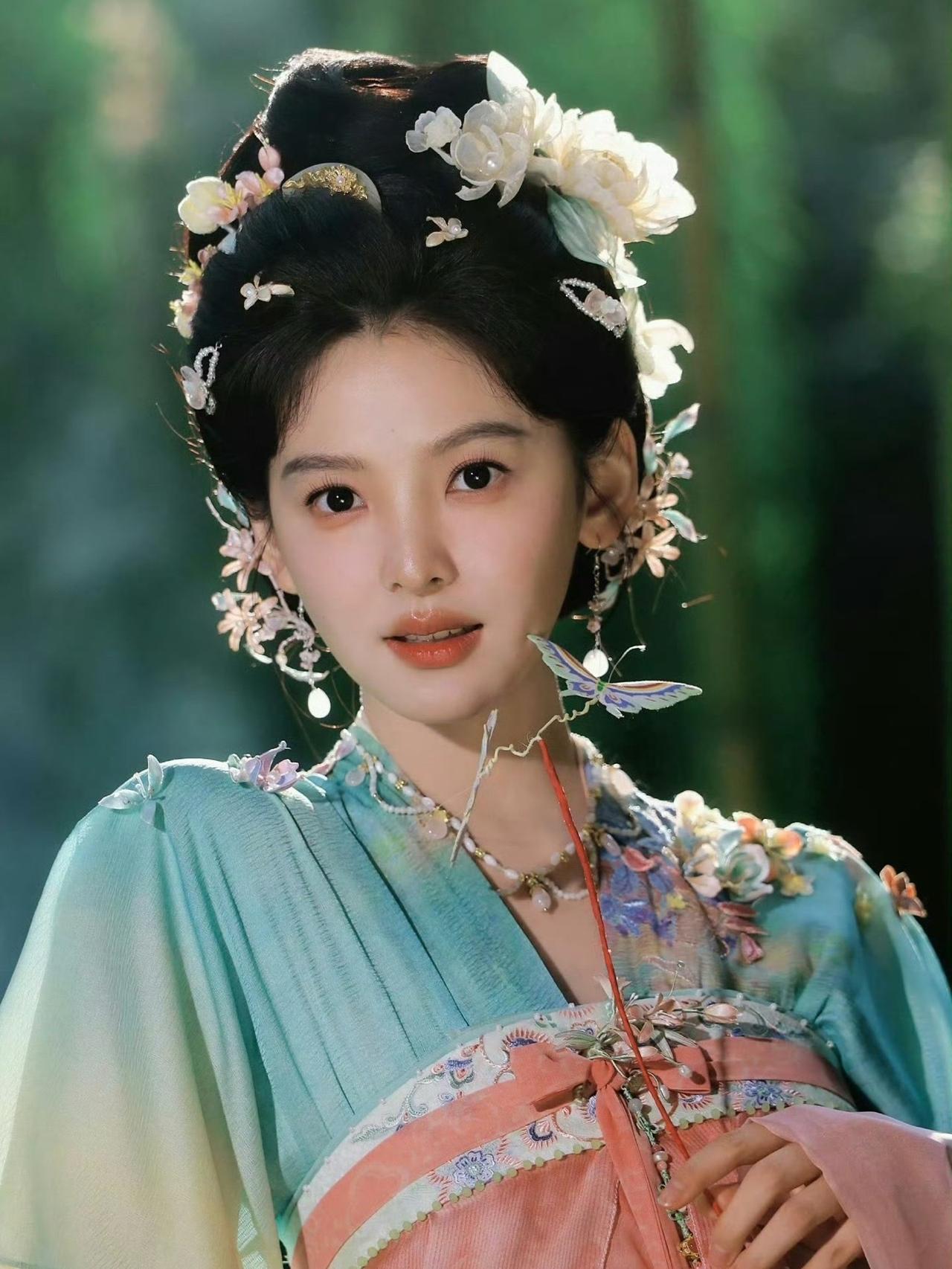 章若楠古装造型好青春美好的女孩啊，古色古香[爱慕]章若楠公主照 水蜜桃章若楠