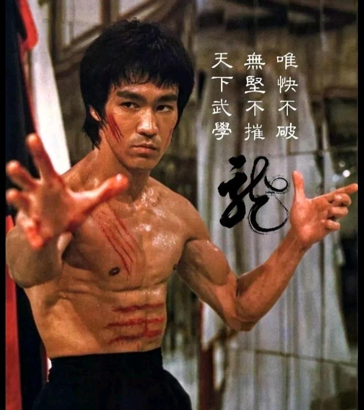 美国异常配合我国宣传李小龙，因为李小龙出生在加州旧金山，并取得了美国国籍，李小龙