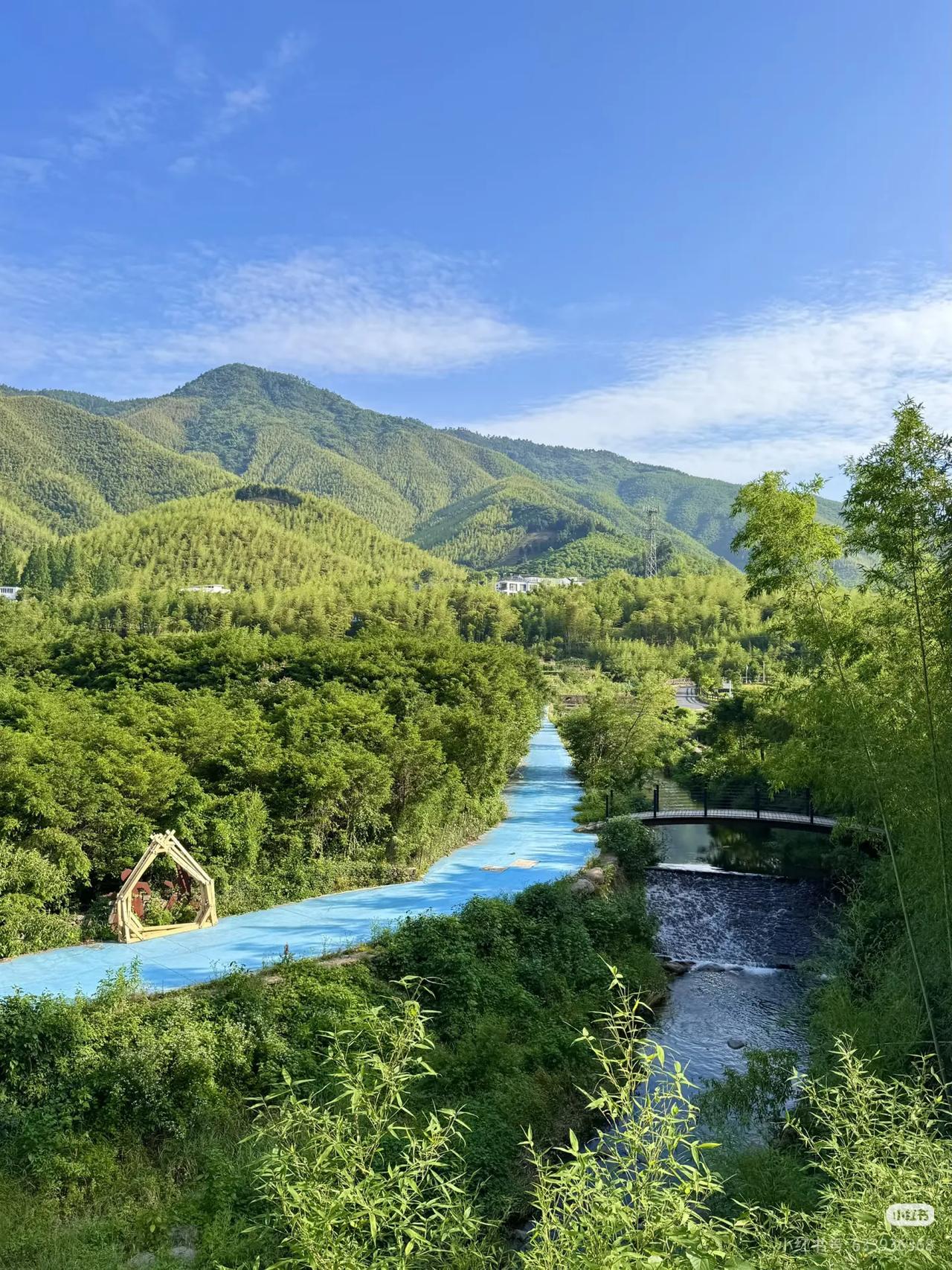 不在瑞士！！！莫干山吸氧staycation🫧🍃
有种不在国内的美！！！
