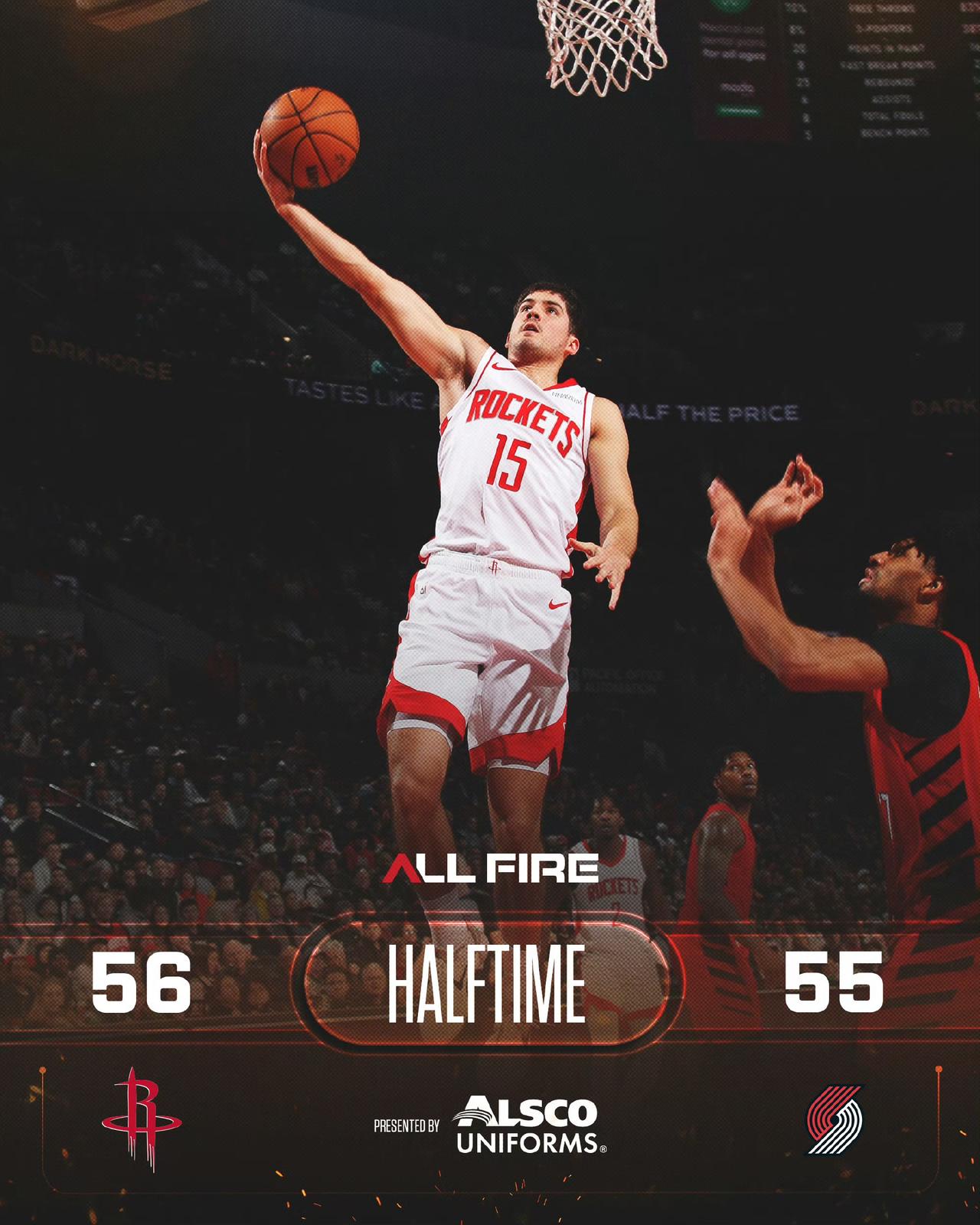 半场火箭56:55暂时领先。
火箭篮板遥遥领先转换得分太低了，缺一个申宝打的艰苦