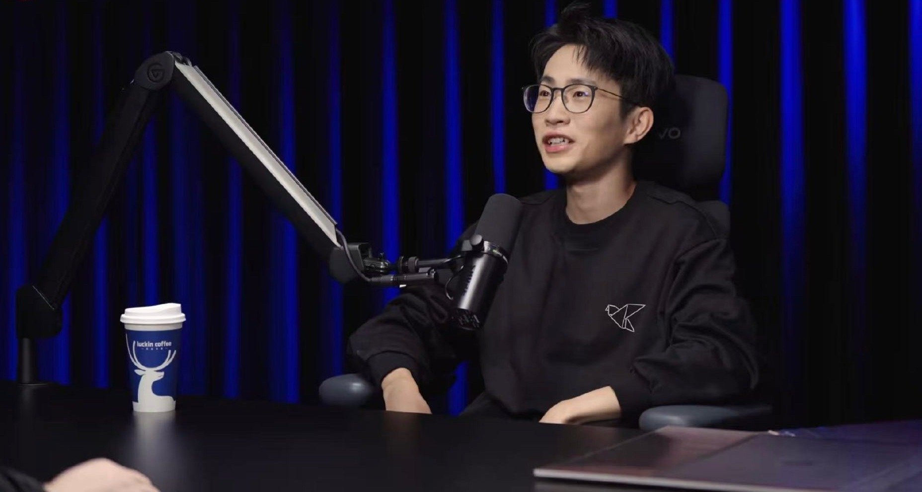 何同学因一条争议微博引发亏损，藏着自媒体创业的真实困境，也戳中行业通病。最近何同