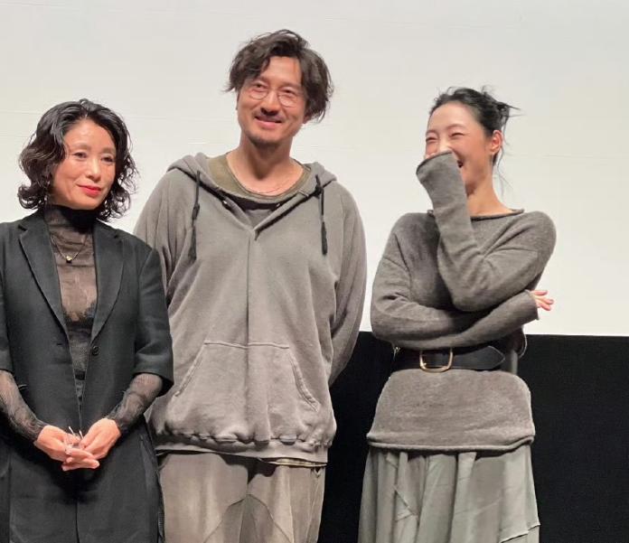 这下白百何尴尬了
大家都知道她有点输不起了！

之前发文，含沙射影指出王传君获奖