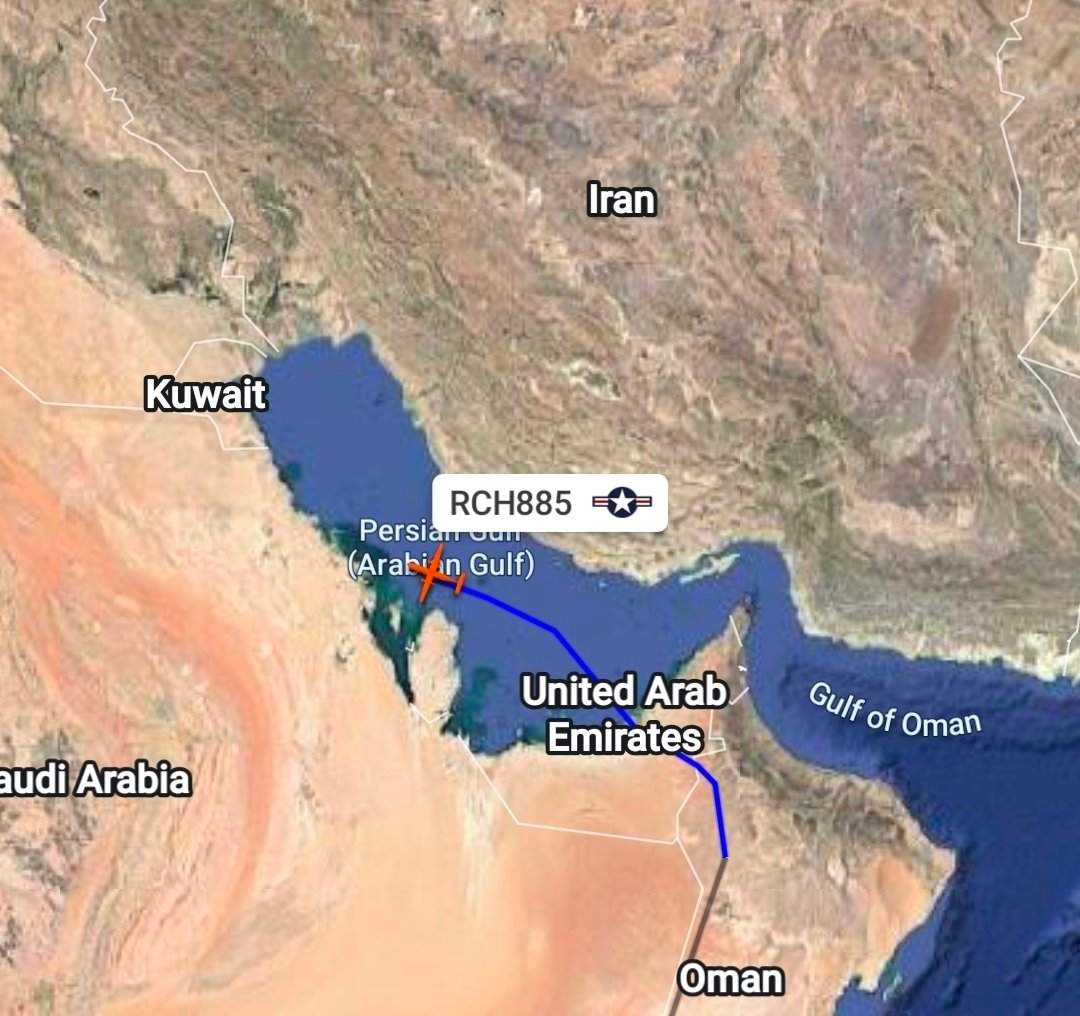 海湾局势进入最紧张时刻！伊朗在波斯湾和阿曼湾集结大量军舰，其中有两艘潜艇高调亮相