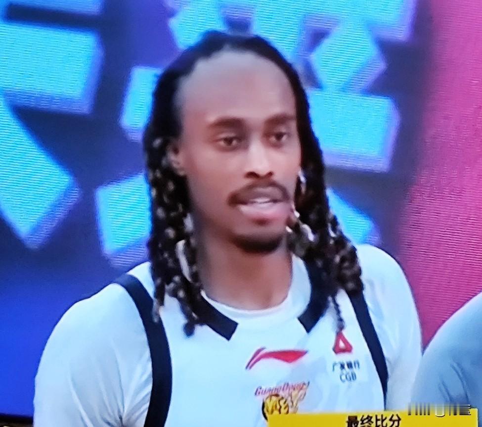 华南虎客场力克卫冕冠军，
浙江广厦主场连胜遭终结。

作为CBA联盟常年的对手，