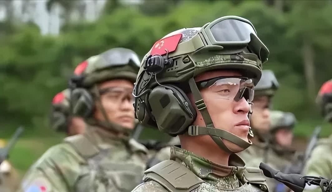 中尼搞得这次演练，本着就近的原则，去的都是西藏军区的。先看装备，细心的人发现了，
