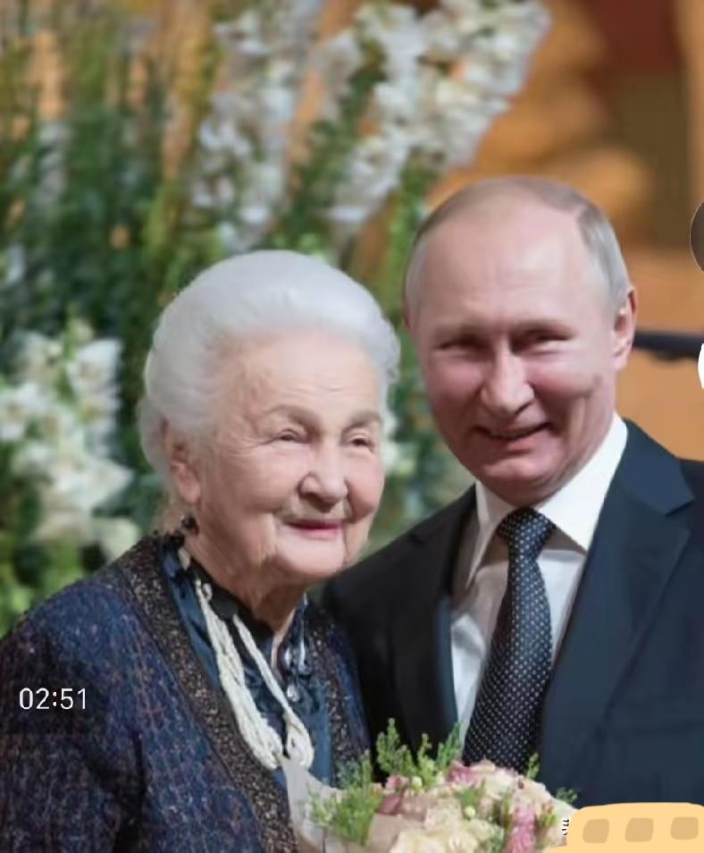 谁能想到“战斗民族”的硬核底色，竟藏着一位老母亲的慈祥与坚韧！普京的妈妈玛丽亚，