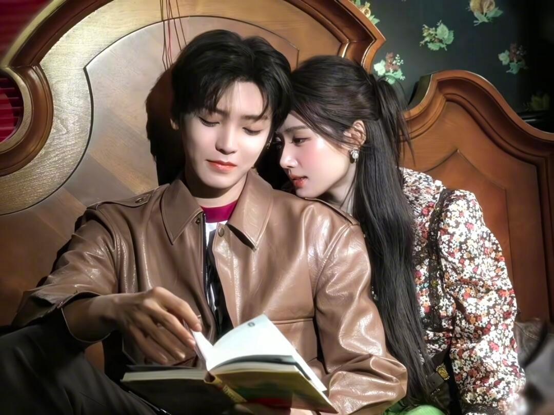 古风小生的苹果肌就没有保持扁平过[doge]嘴角都快压不住了 ​​​