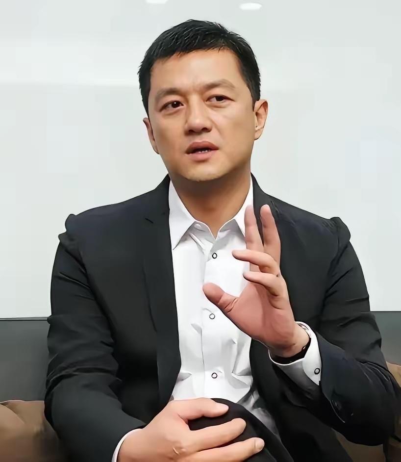 李亚鹏直播哭了，道出圈内难得的友情。负债累累之际向黄晓明借钱，对方四字回复直接打