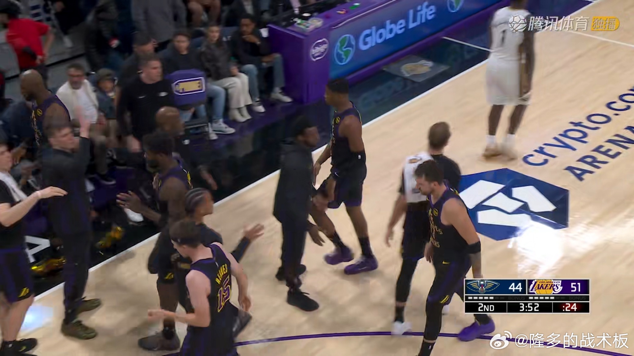 艾顿助攻东契奇空切，湖人领先7分！鹈鹕vs湖人
