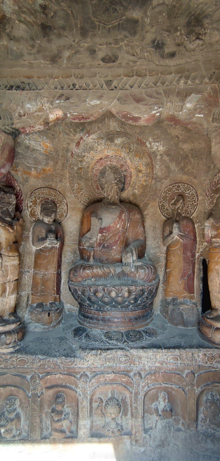 水浴寺石窟及寺庙民间石窟，水平并不差，可以只得一窟且损毁严重。旁边的寺庙倒是了解