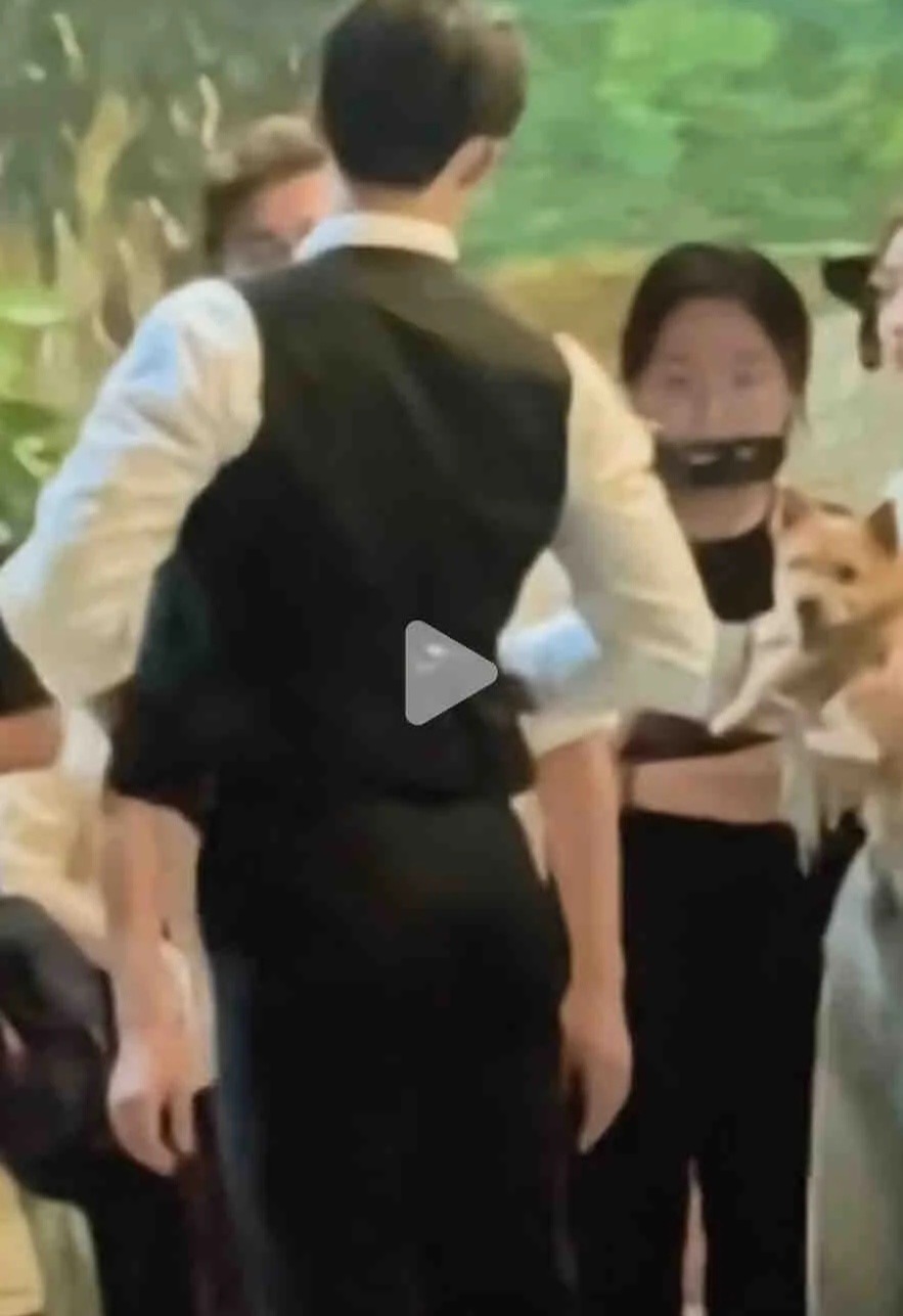 小夏天就这么在旁边看着爸爸脱衣服吗哈哈哈哈哈🤣 