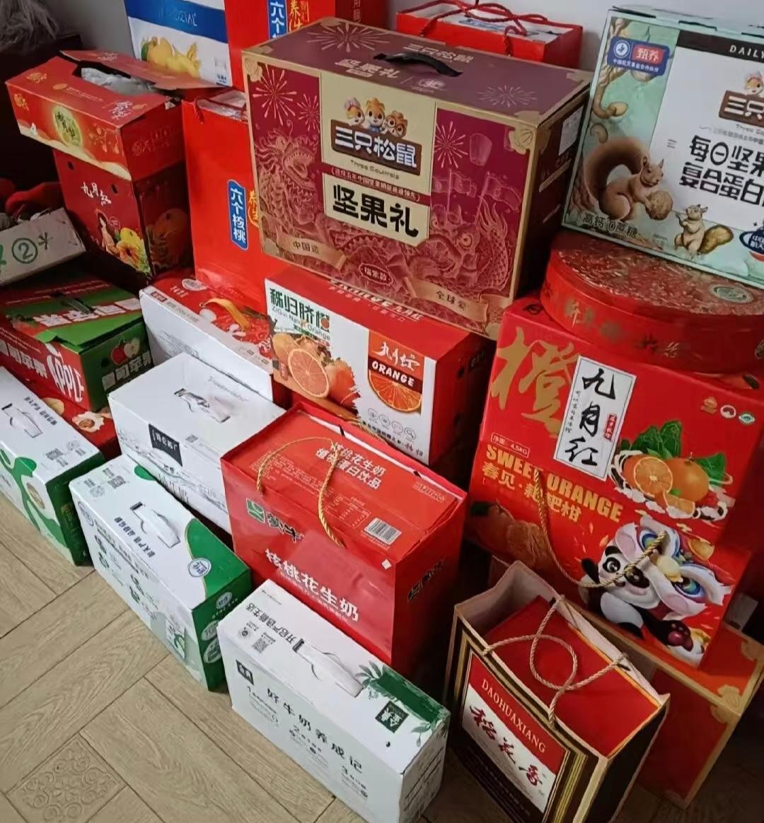 邻居欢欢喜喜的去城里跟儿子一起过年，没想到年三十就回来了
邻居说自己虽说没有伺候