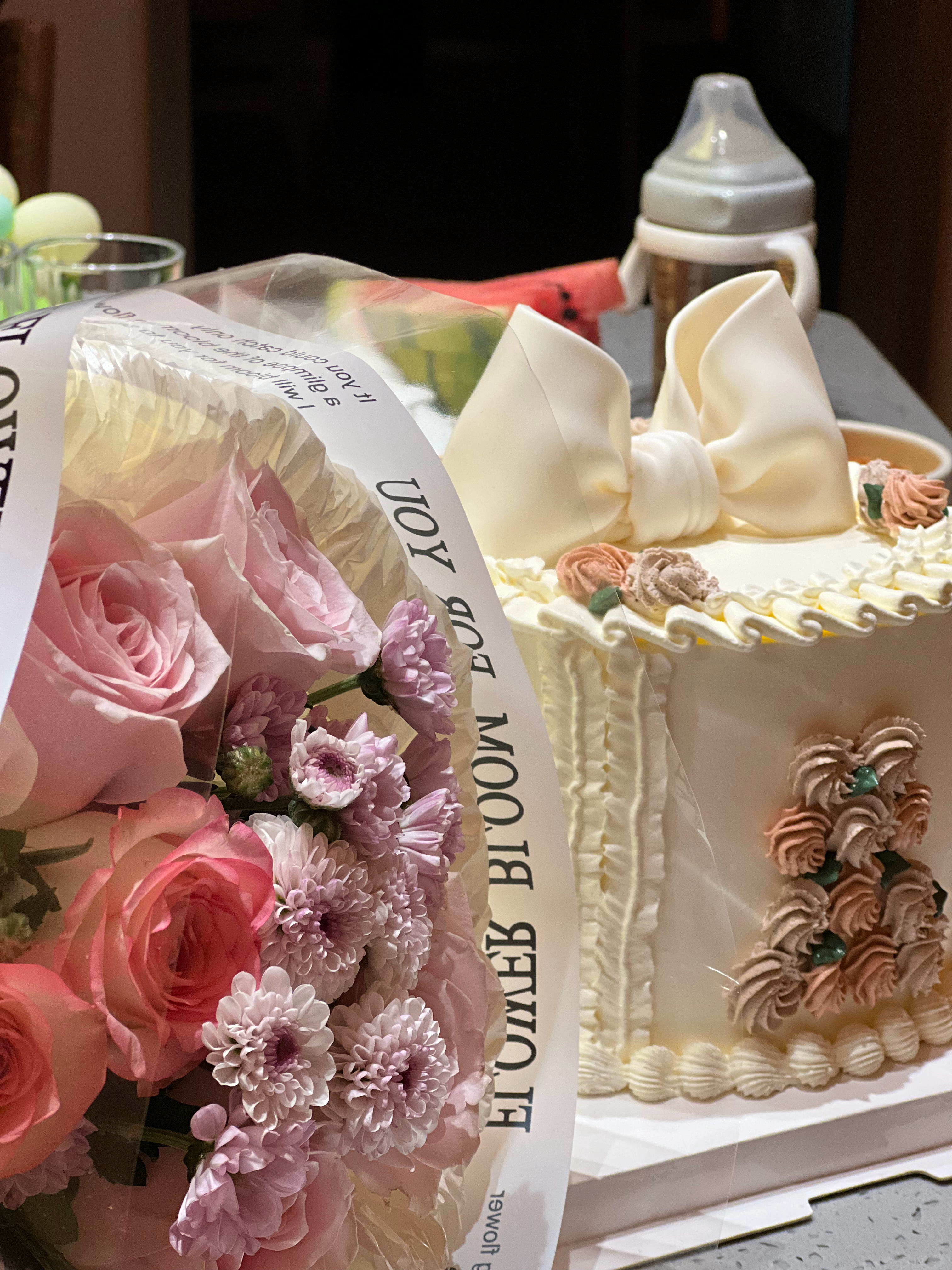 今天是许愿日！请大家云吃蛋糕ヽ(ﾟДﾟ)ﾉ🍰评论揪10个饱同乐一下[老师爱你]