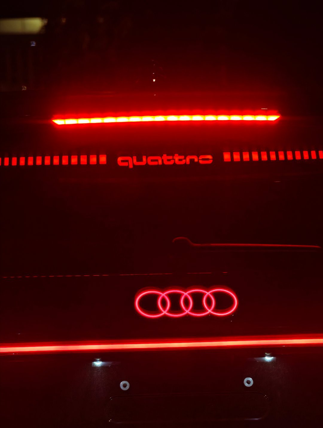 奥迪的车主或者说粉丝们，感觉还是很喜欢quattro呀真显眼奥迪 深圳