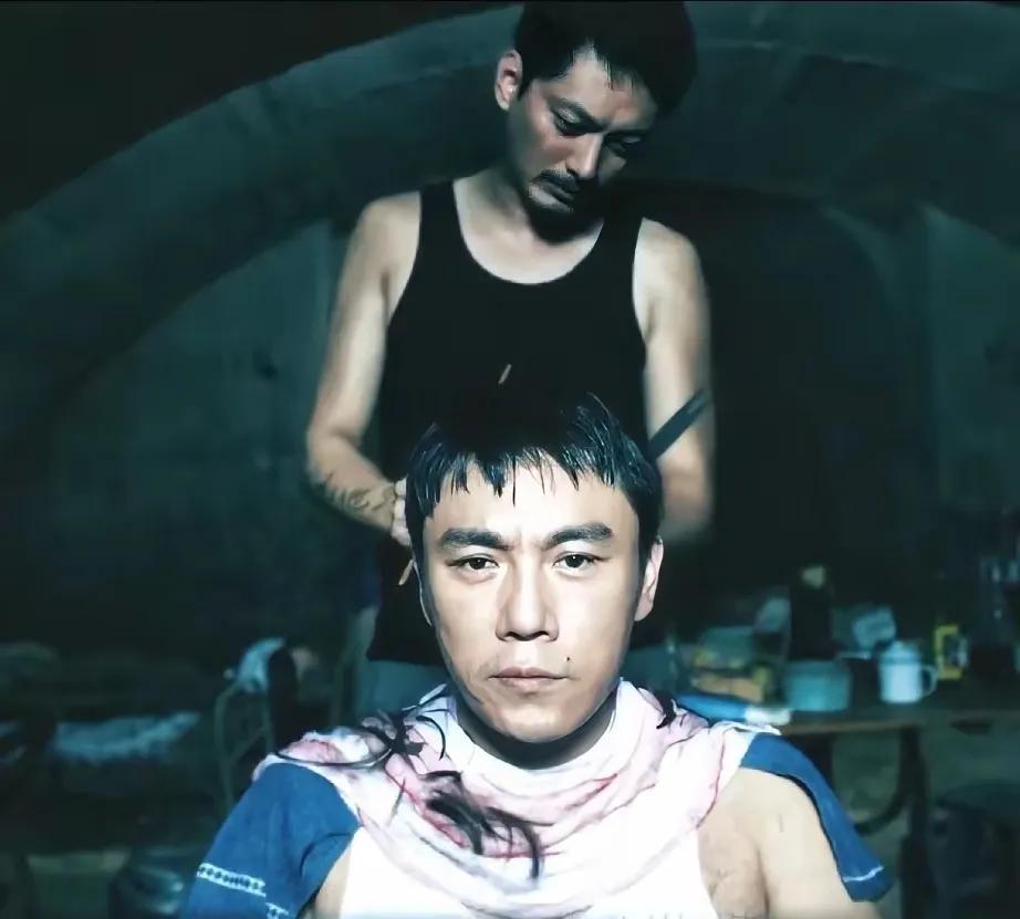 《扫毒风暴》结尾，卢少骅被警方抓获。有的观众一味地痴想，如果卢少骅继续在防空洞里