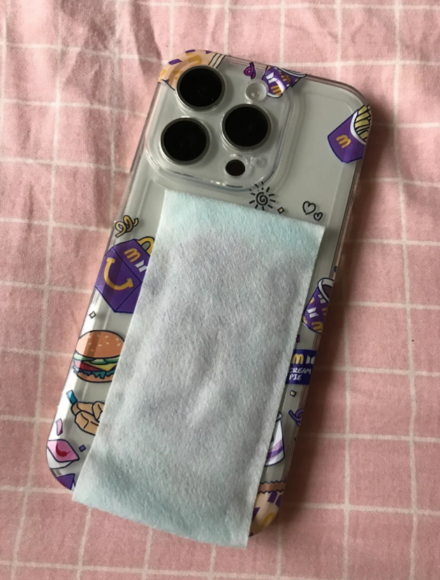 iPhone发烫怎么办 我首先想到的是用散热器，但没想到还是邪修方法多呀[喵喵]